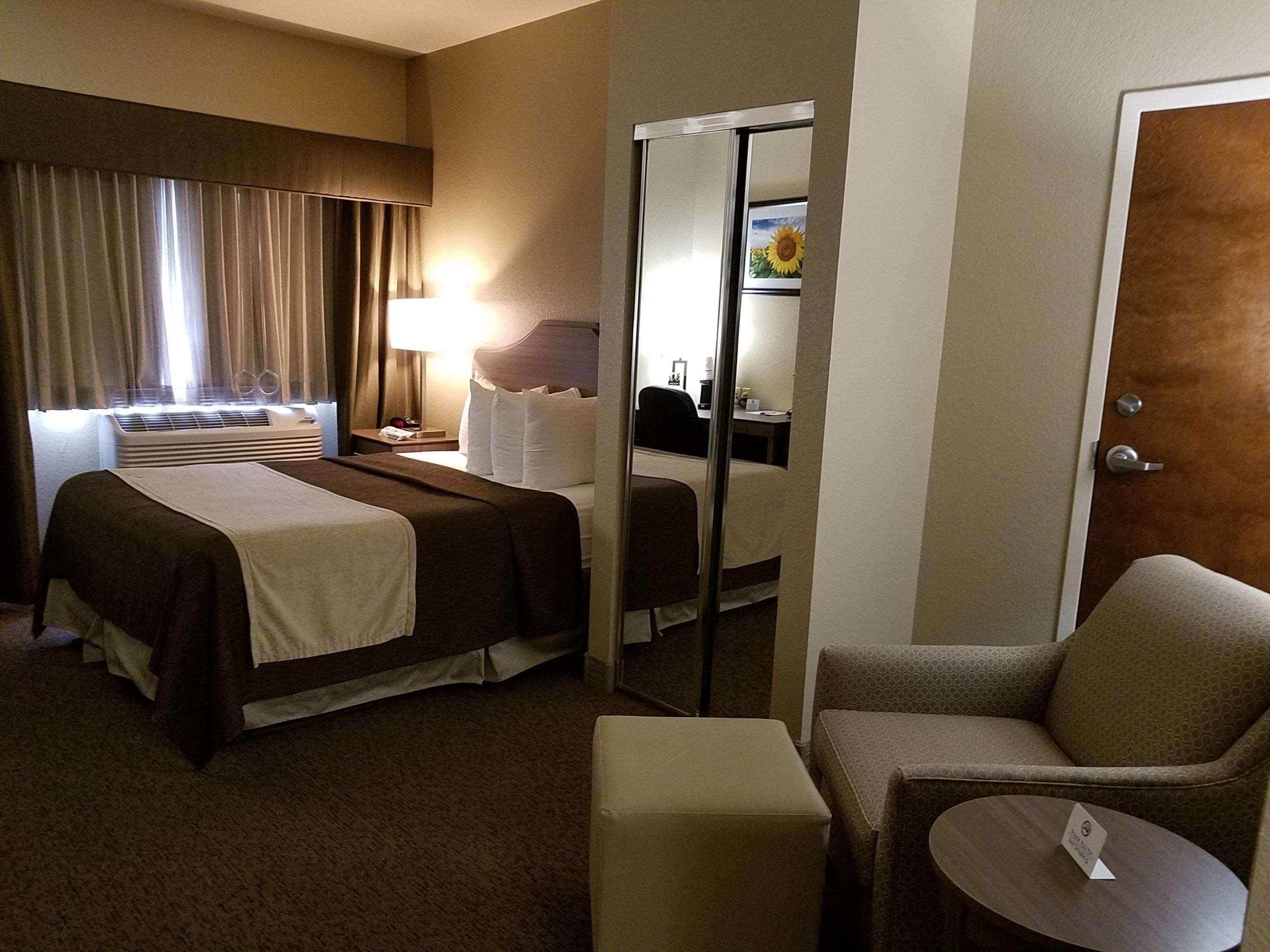 Best Western El-Quartelejo Inn & Suites Scott City Ngoại thất bức ảnh